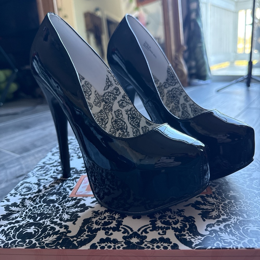 NEW! Patent leather platform stilettos from Bordello - Size 8